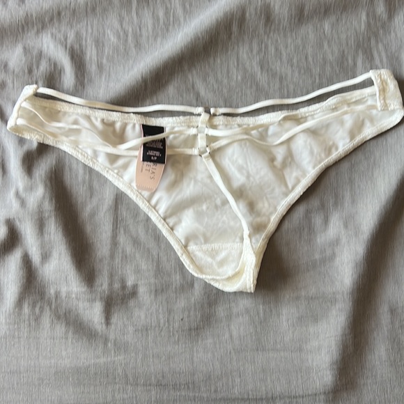 NWT Victoria’s Secret panty bundle!! - Picture 8 of 9